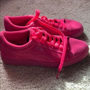 Hot pink Puma Suede